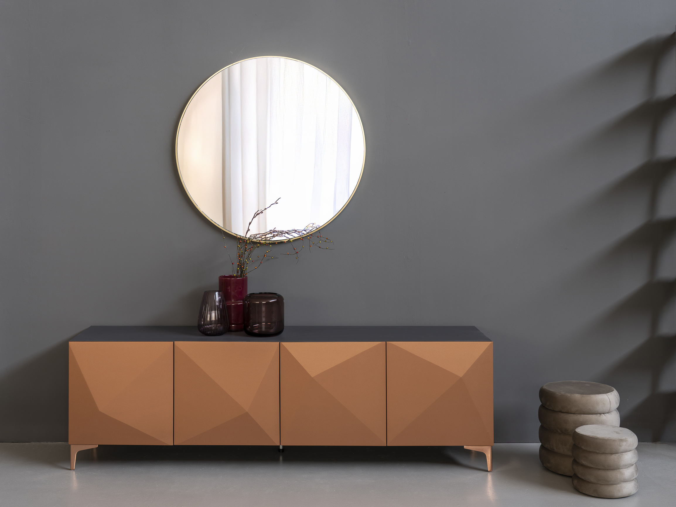 Madia PRISMA - Linee scolpite e design d’impatto. - Madie di design RIVET CASA