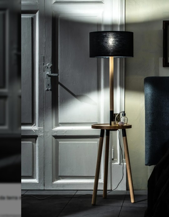 Lampada Acrux - Illumina. Appoggia. Ricarica. Tutto in uno - Illuminazione di design RIVET CASA