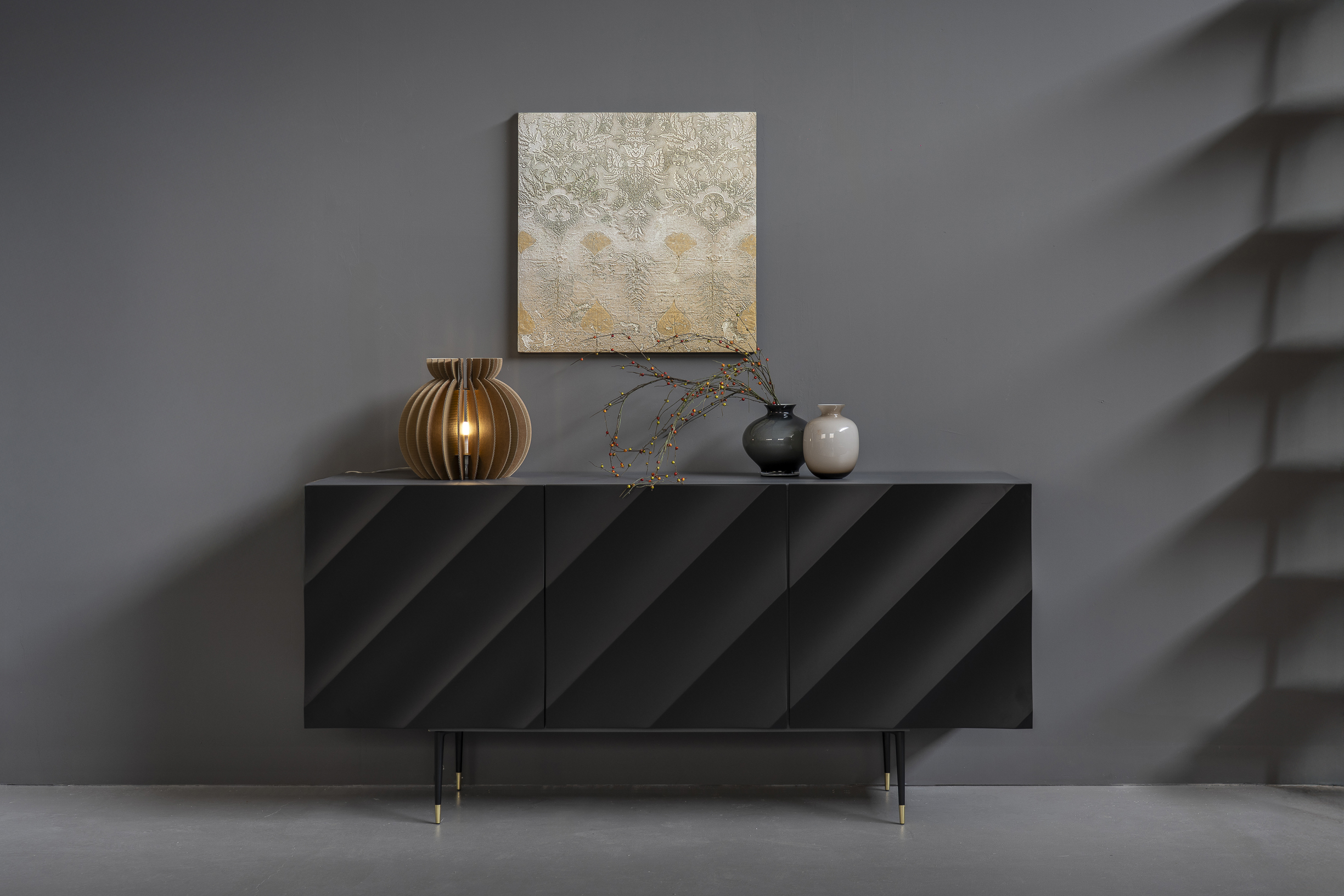 Madia OMBRA - Eleganza in versi obliqui. - Madie di design RIVET CASA