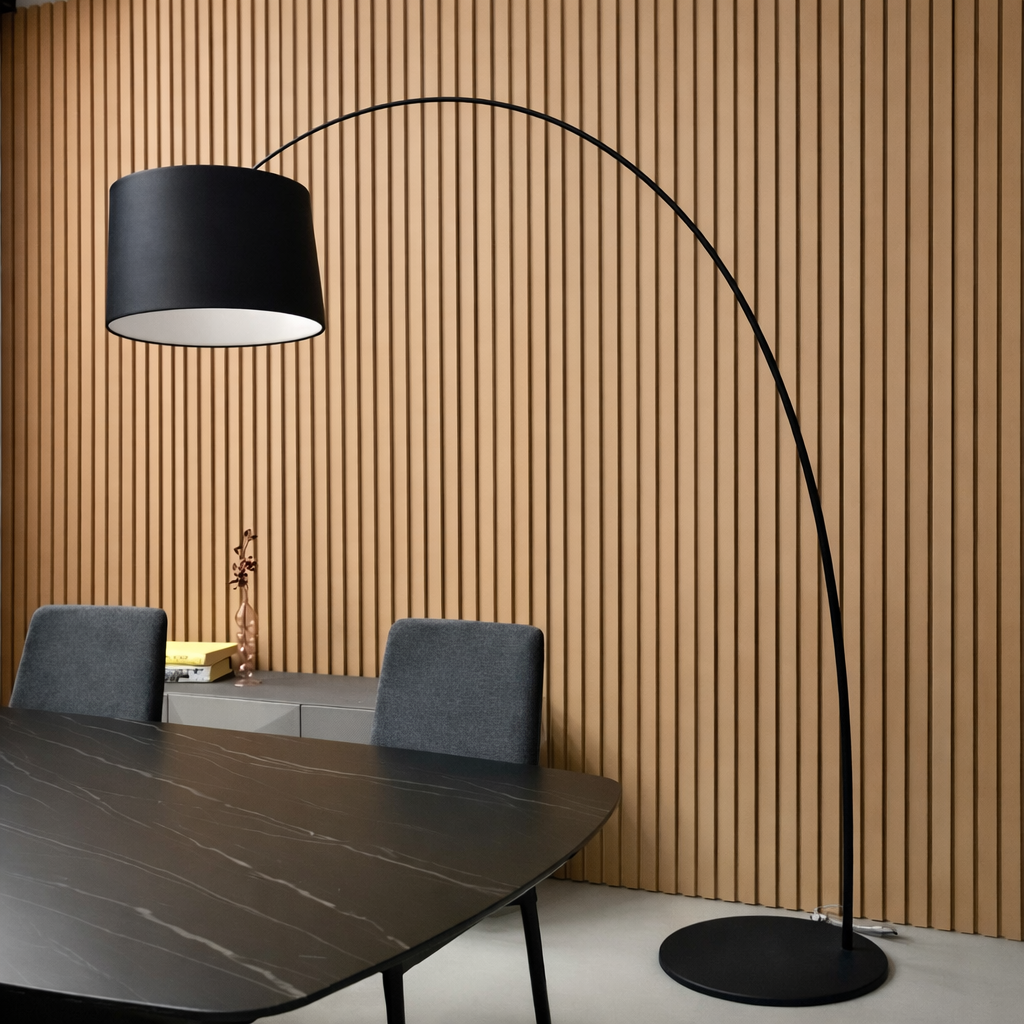 Piantana ARCO  – Eleganza Sospesa, Tecnologia Leggera - Illuminazione di design RIVET CASA
