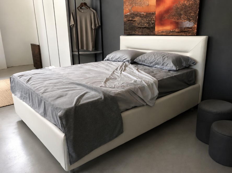 Letto STREET -  L'eleganza del riposo contemporaneo - Letti imbottiti di design RIVET CASA